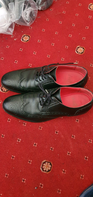 men's shoe size 10.5 in euro